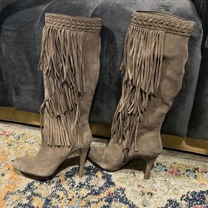 Gray suede boots w silver accents, tassel fringe and 4” heels